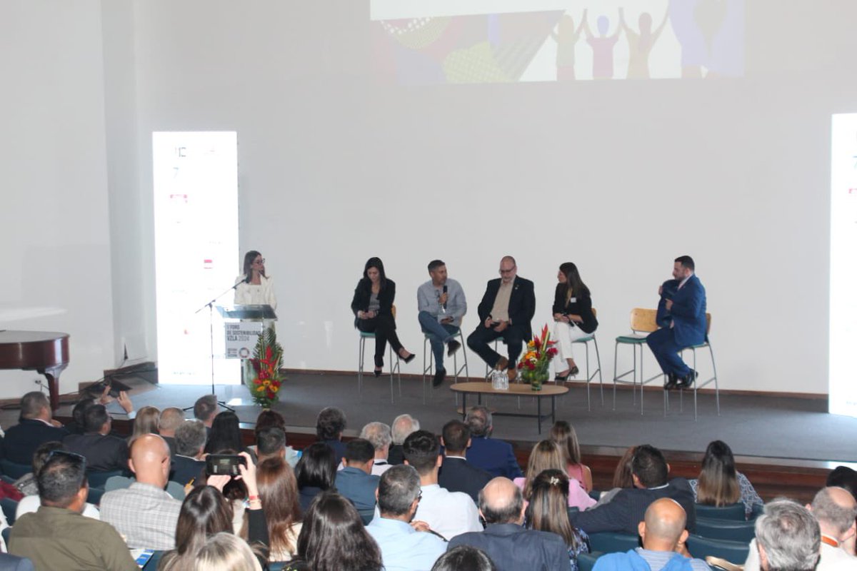 Quisiera agradecer a todas las empresas que participaron en la organización y el debate y también a @Fedecamaras y @Fedeindustria por su apertura y por tener clara la visión de que con el diálogo y el trabajo conjunto se pueden lograr grandes cosas como construir un futuro mejor.