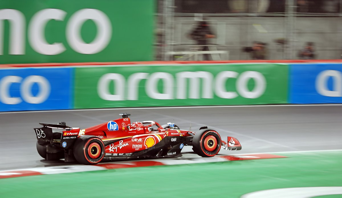 MichaelShorts0's tweet image. Charles Leclerc in Free Practice 2 at the Las Vegas Grand Prix. #formula1 #ferarri #charlesleclerc #racing #LasVegasGP #LasVegasGrandPrix