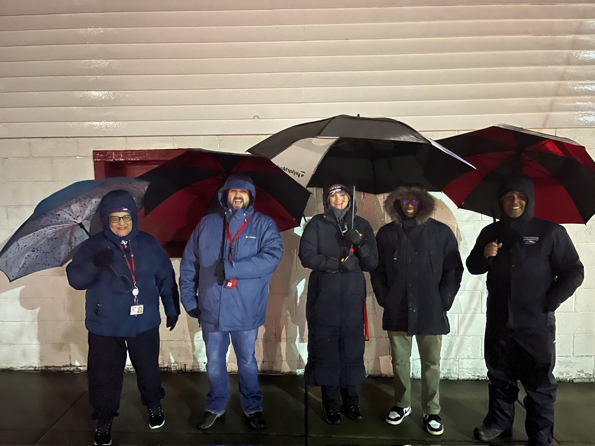 Fantastic night for football. The rain, snow and cold won't deter this team! #LHScommUNITY <a href="/MarcusAllenfcps/">Marcus.Allen</a> <a href="/AP_Gilmore/">Michelle Gilmore</a> <a href="/RaedaZ_fcps/">Raeda Zietoon</a> <a href="/EEngelstatter/">Erik Engelstatter</a>