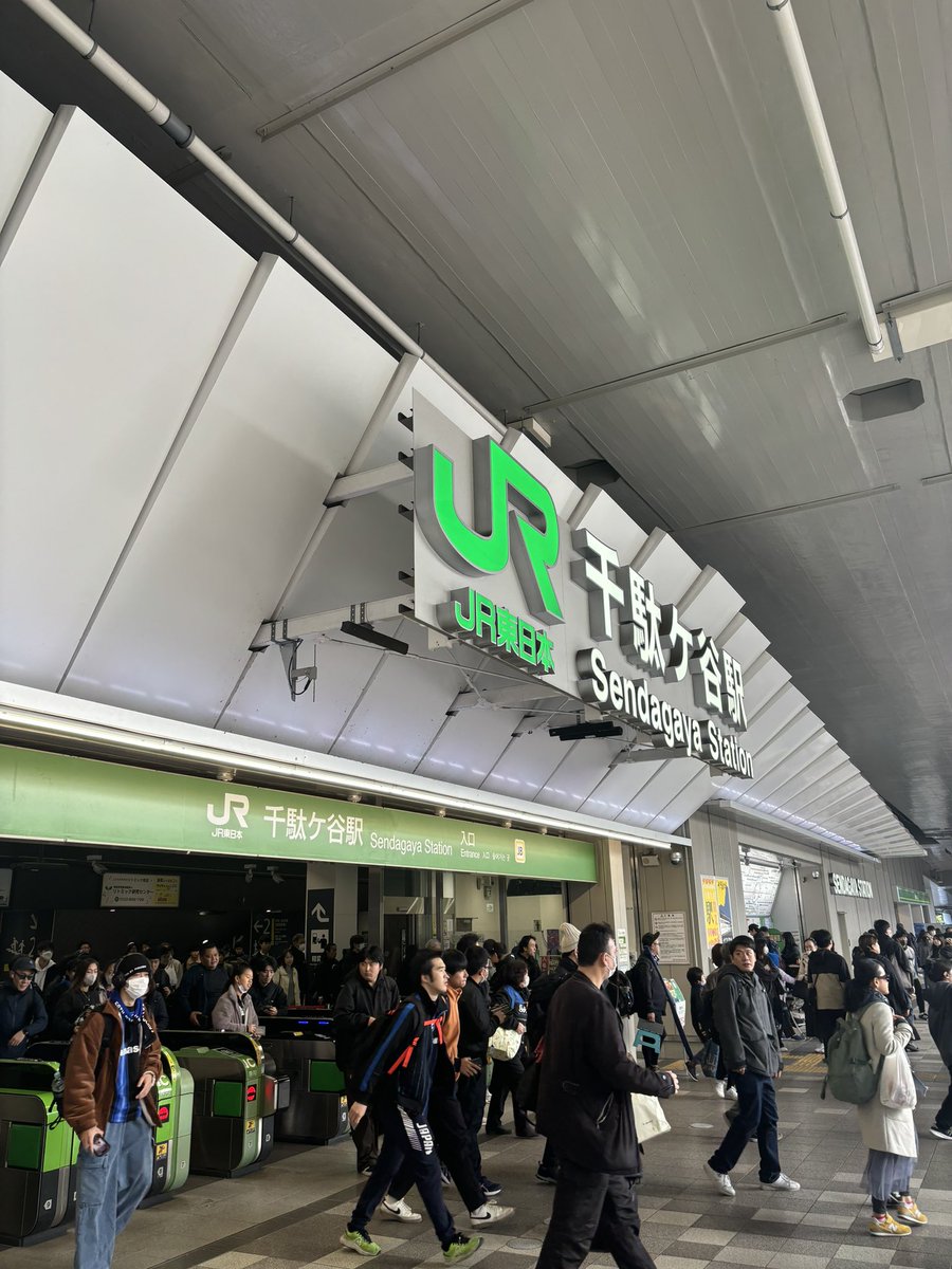 west0213sokind's tweet photo. 兄貴たちの到着を待つ https://t.co/BmwYjOaMS2