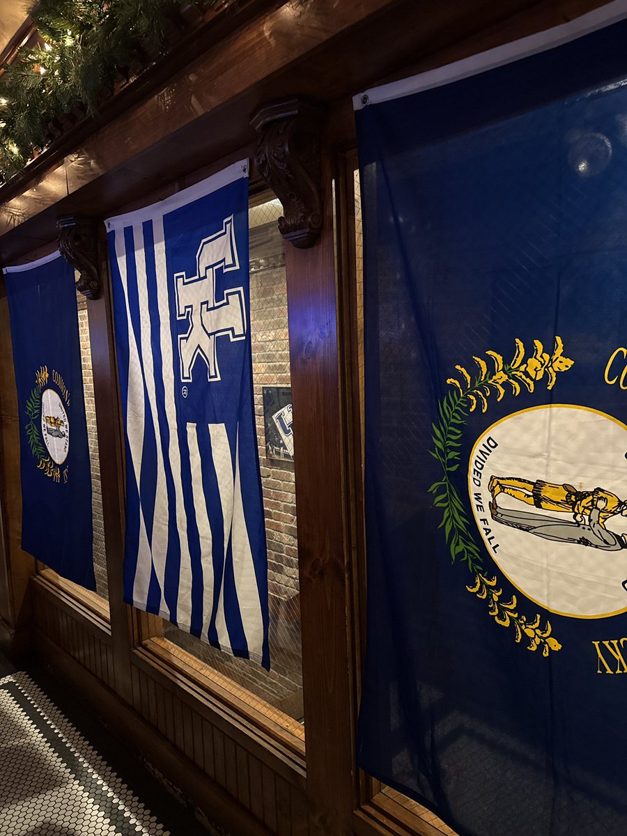 Catching the game <a href="/JackDemseysNYC/">JackDemseys</a> while in town! C-A-T-S Cats, Cats, Cats! 

<a href="/DrewFranklinKSR/">Drew Franklin</a> <a href="/KySportsRadio/">Matt Jones</a> <a href="/ryanlemond/">Ryan Lemond</a>