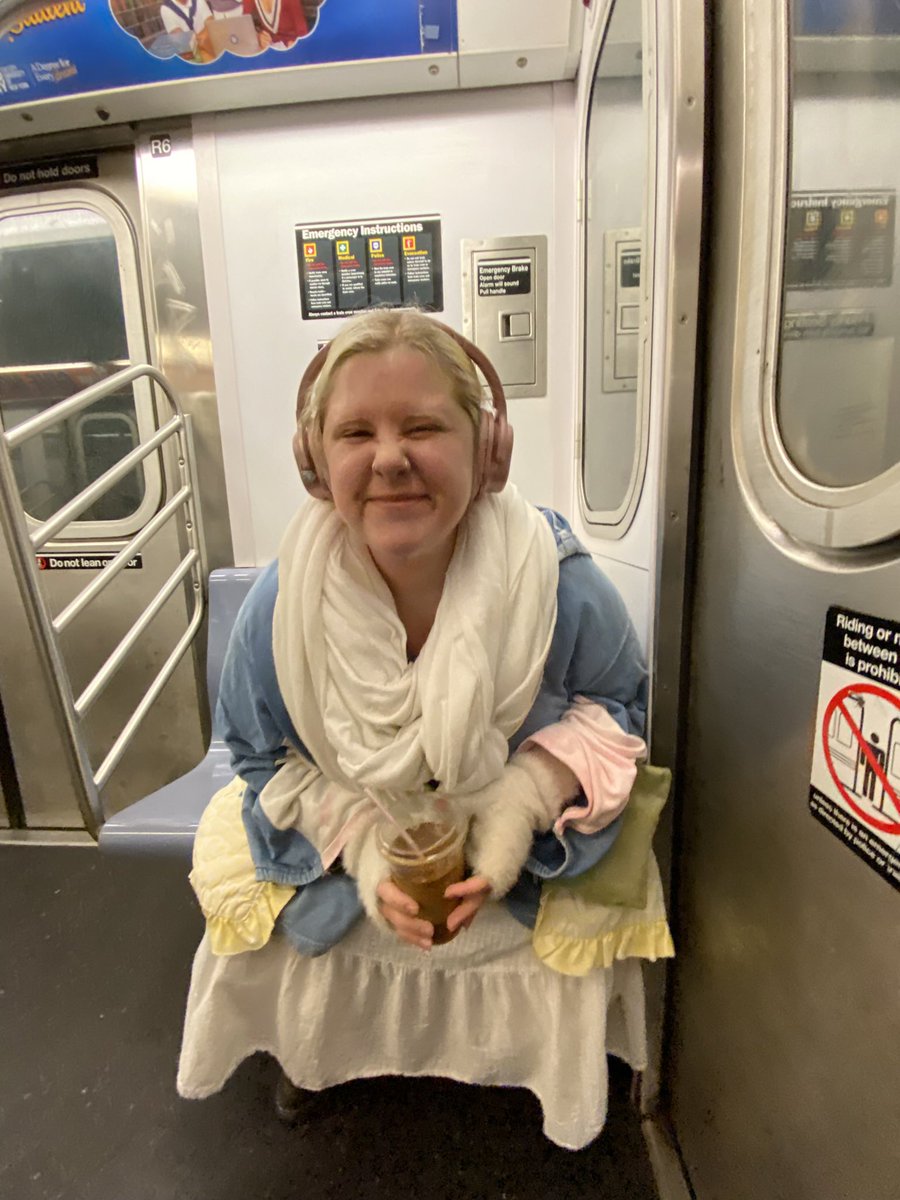 aubreemadeit's tweet photo. Mom and dad were on the train this morning- we love you! https://t.co/Hdqm8f6kJp