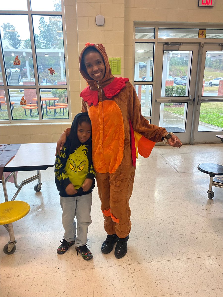 ElementaryBSEdu's tweet image. Thanksgiving luncheon with my babies

#MomFirst