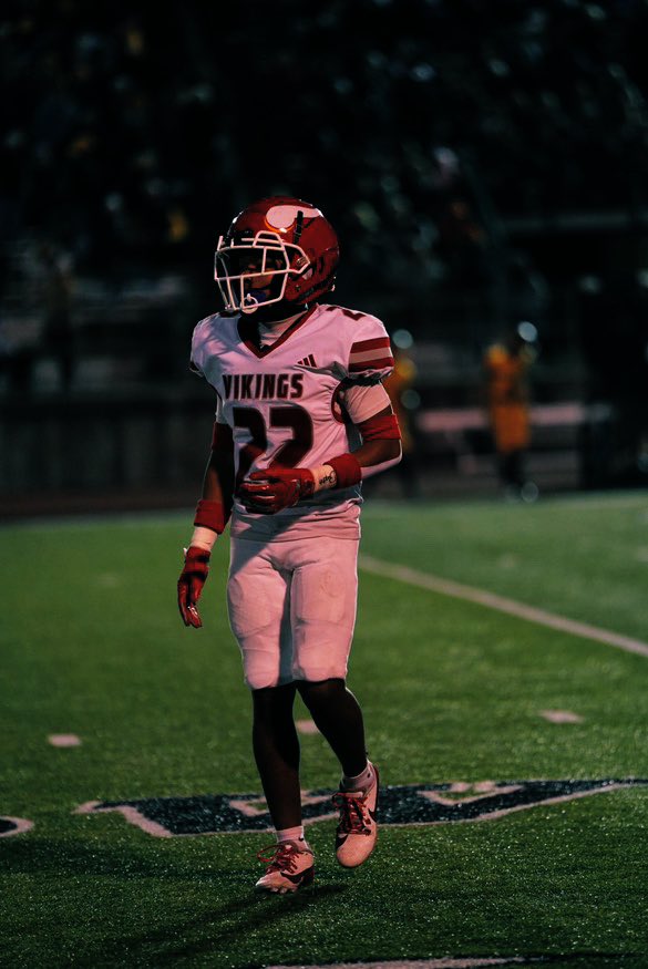 Yabsimpson1's tweet image. Check out my highlights hudl.com/v/2Qw3tT started 5 games out of 12 games🔥#2027 #AAGV #letgodbetheglory @VikeNationFB @CoachParker99 @MsLaToyahVikeFB @UCF_Football @PrepRedzoneOH @UKFootball @BadgerFootball NOT FINISHED still has work to do 💯🗣️