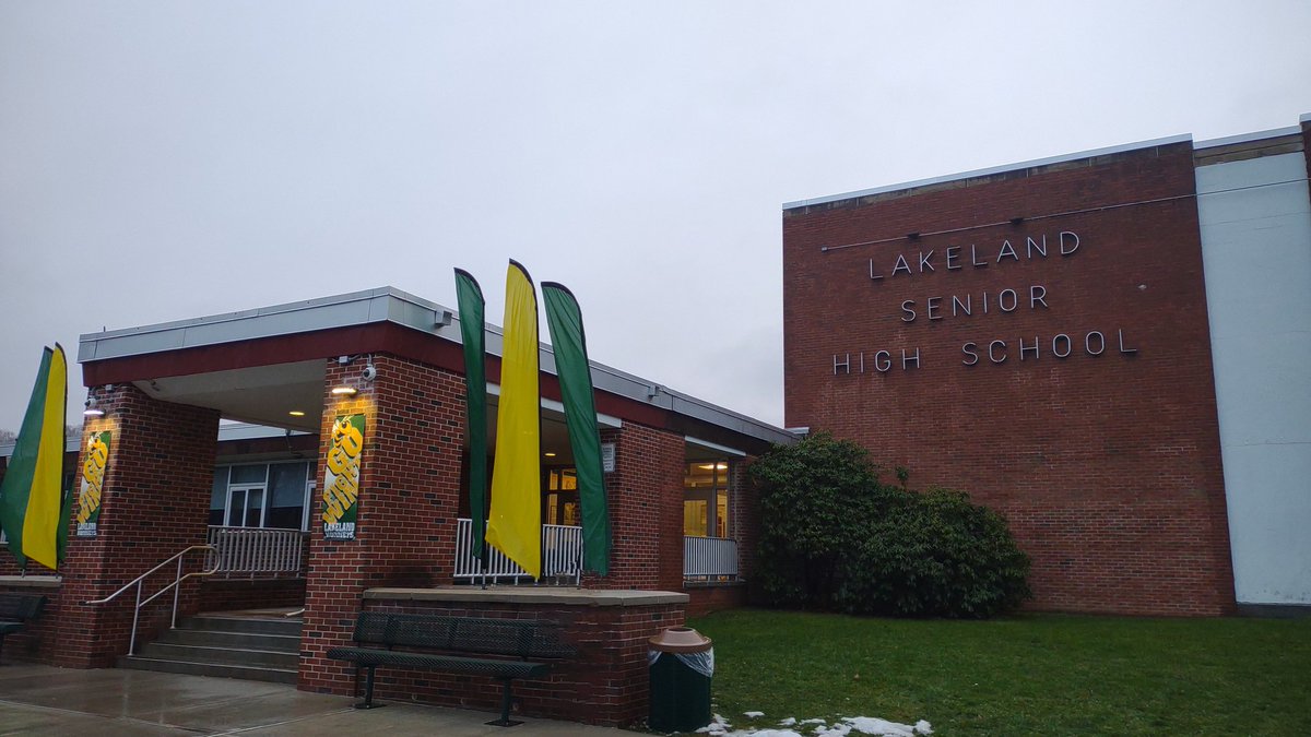 rayteodora1's tweet photo. 🎯 REGIONAL FINALS 🏈 MOVED TO LAKELAND HS
FR 11/22

Weather related field conditions at Arlington HS have prompted @NYSPHSAA/@SecOneAthletics to move the Regional FINALS to Lakeland

4:30 @TuckahoeTiger vs @burkecatholichs [CLASS D]

7:00 @ArdsleyPanthers vs @portfball [CLASS B] https://t.co/hhknRZiqA2