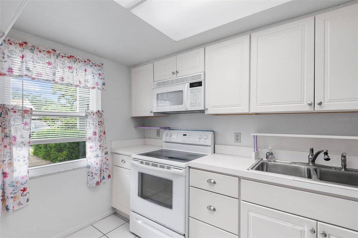Whitney__Marie's tweet photo. 333 LAKE HOWARD DR NW #103A, Winter Haven, FL 33880 just hit the market! ONLY $129,000 and LAKEFRONT!
Take a look at this awesome space: https://t.co/AjUYvapLxF https://t.co/mBFEX6xOSE