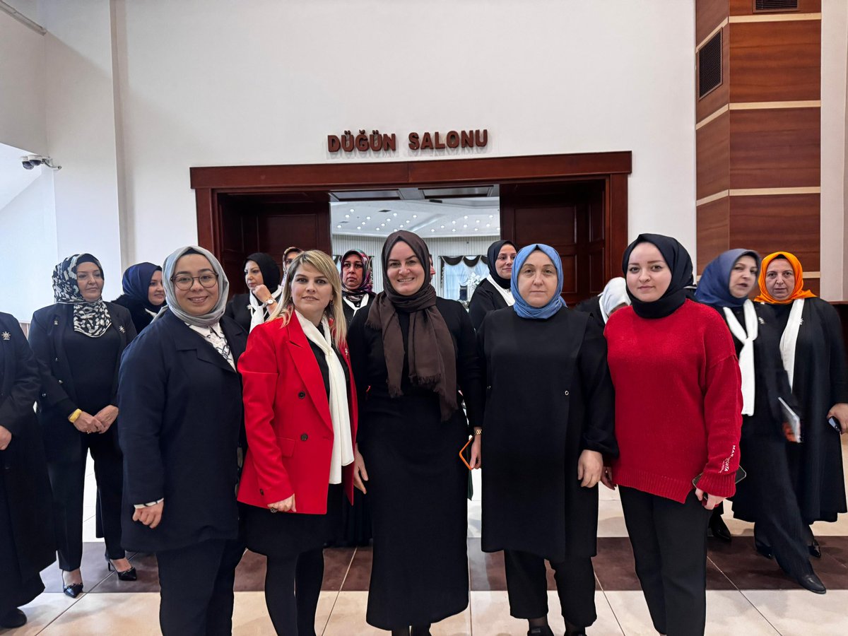 akkadinizmit41's tweet photo. İl Kadın Kolları Başkanımız @yyaseminozdemir’in öncülüğünde Gölcük ilçemizde gerçekleşen İlçe Kadın Kolları Kongremizde yeni dönemde göreve gelen Mehveş Yorulmaz başkanımıza ve yönetimine başarılar dileriz.

@aysekesir 
@erkankandemir 
@SahinTalus https://t.co/qwsEFNTgo6