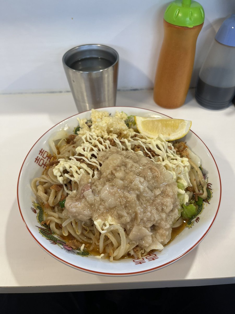tm20190322's tweet photo. #ハイパーファットン
#パッタイ
300g、ニンニク、アブラ、マヨ、フライドチキン

これはうまい。
パッタイ知らないから正解はわからないが、うまい。 https://t.co/qxPSu9L0aQ