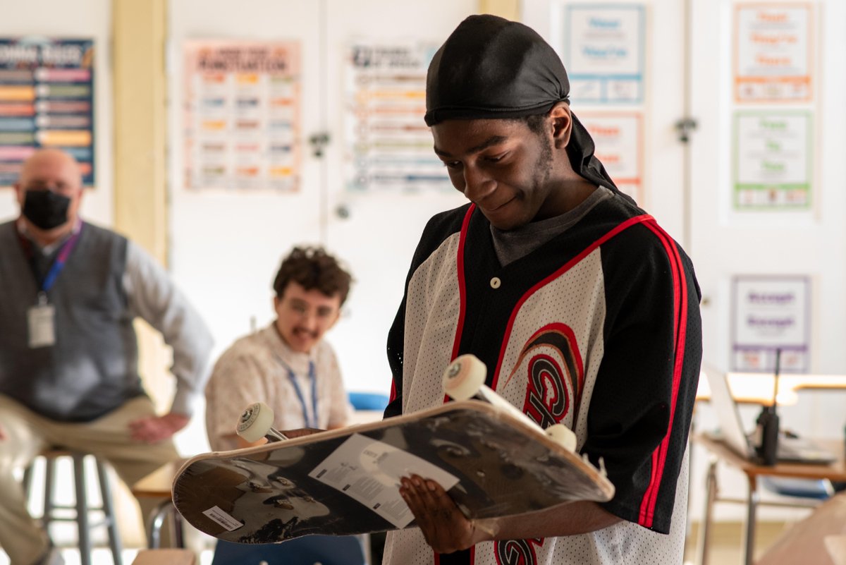 HenricoSchools's tweet photo. Joshua Basham, a senior at the Academy at Va. Randolph, received a surprise gift from his associate principal, courtesy of @brewerhm, who had spoken to staff members before the school year.

The gift? A brand new skateboard and gear! 🛹 🔥

https://t.co/F1UU86vwz5 https://t.co/Y3fDXL2isI