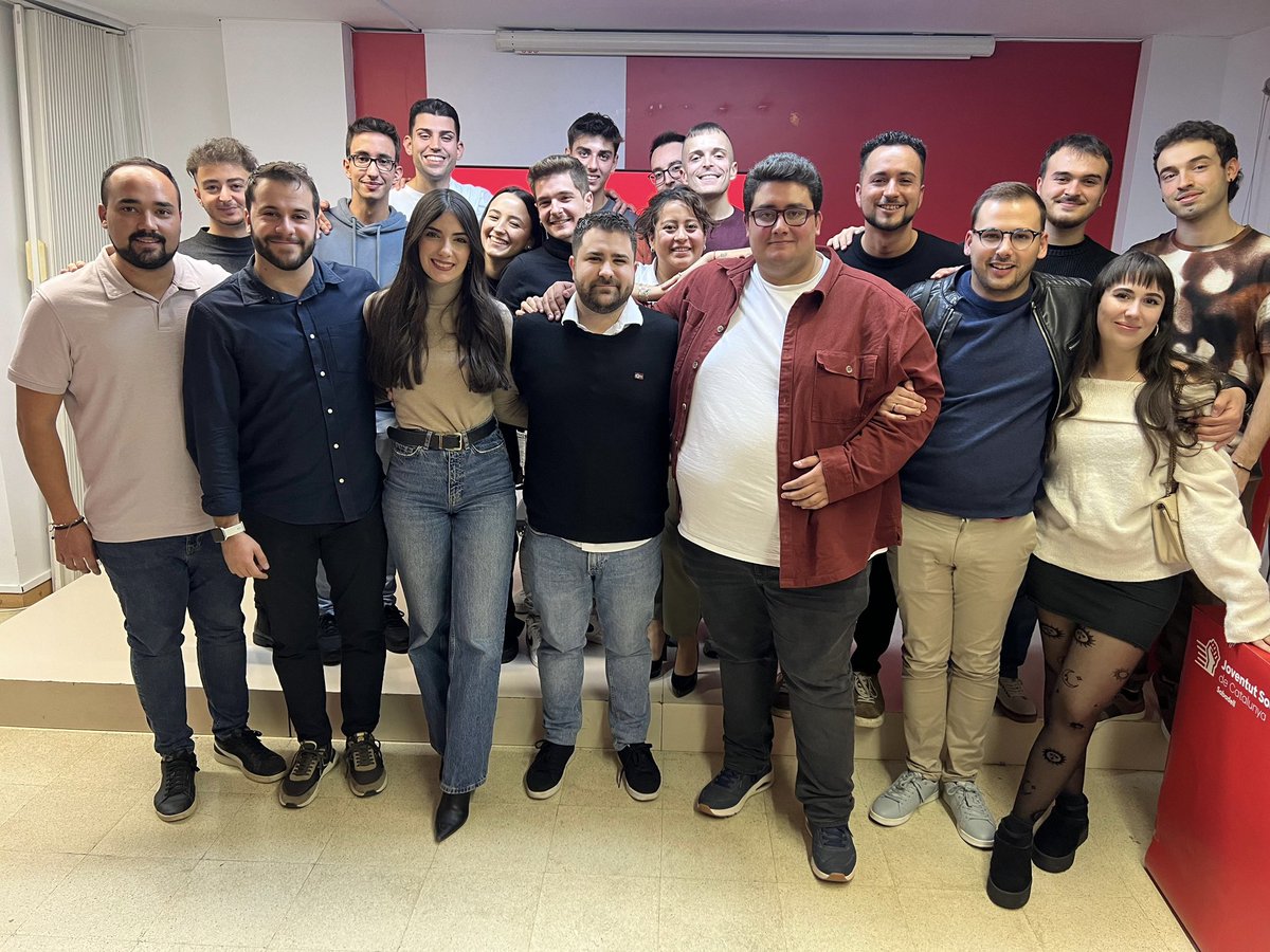 🚀 Avui iniciem una nova etapa amb la renovació de la comissió executiva que torna a encapçalar el company Daniel Mena. 

✊🏻🌹 Som joves amb idees representant un #Sabadell amb molt de futur!