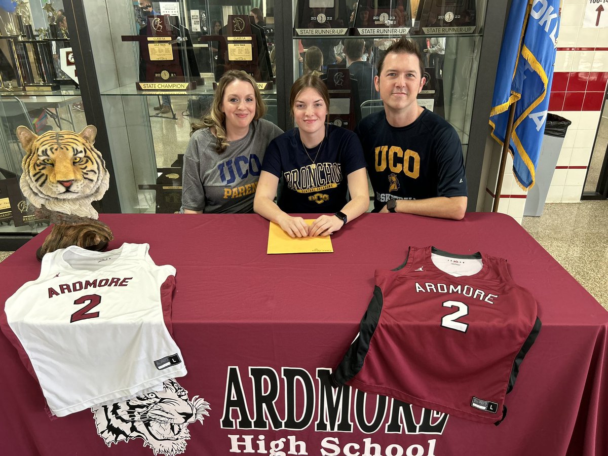 mowrerdrew's tweet photo. Congratulations to Emerie Adams of Ardmore High School on signing with the University of Central Oklahoma! Hear more from her tonight at 6 on Sports12!

@EmerieAdams https://t.co/PPzbRAyRLH