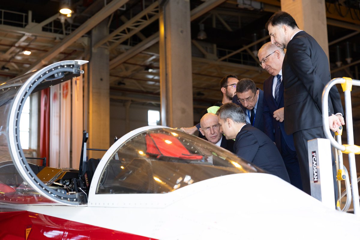 UKDefTurkiye's tweet photo. 🇬🇧 DefSec @JohnHealey_MP 's visit to Türkiye last week displayed the positive 🇹🇷🇬🇧 #defencerelations, visiting the 🇹🇷 MoND and paying respects at #Anıtkabir.

🇬🇧 DefSec also visited @TUSAS_TR with 🇹🇷 Def Min @yasargulermsb, where he saw #HURJET and signed the Condolence Book. https://t.co/YBXb8gr1yk