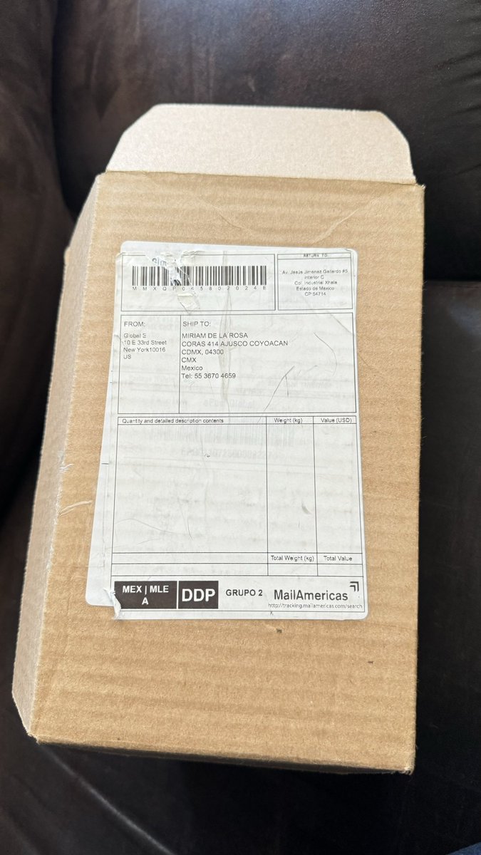 miryhinojo's tweet photo. @QualityPostCC  me robaron me urge ayuda contesten rateros  @Profeco mi paquete fue abierto y metieron  basura ya tengo queja con @MattelCreations a la cual pertenecía la compra. https://t.co/jwH2uxXyap
