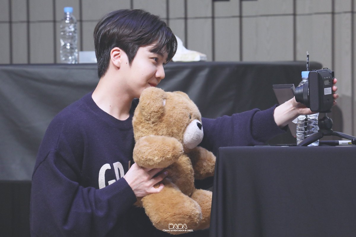 dada_417's tweet photo. 241011 사운드웨이브 팬싸

🧸📸

#진호 #JINHO 
#펜타곤 #PENTAGON #크레즐 #CREZL https://t.co/rDBnUqfdMf