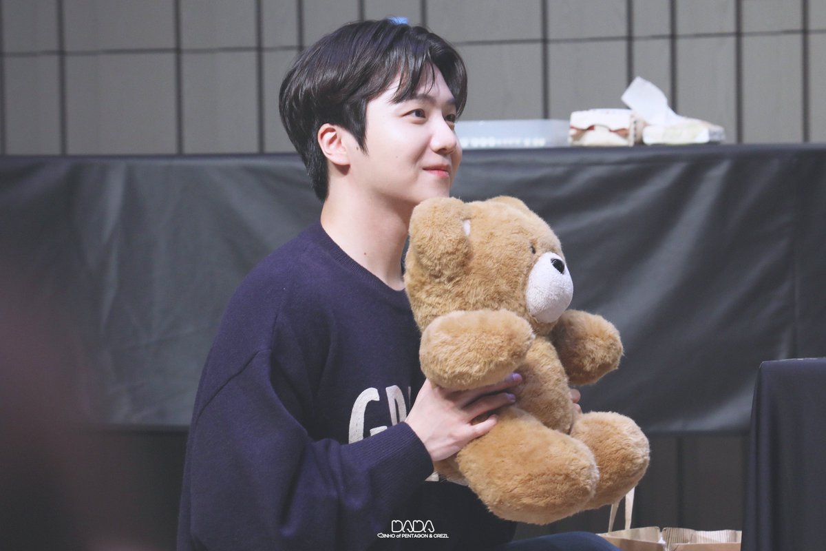 241011 사운드웨이브 팬싸

🧸📸

#진호 #JINHO 
#펜타곤 #PENTAGON #크레즐 #CREZL