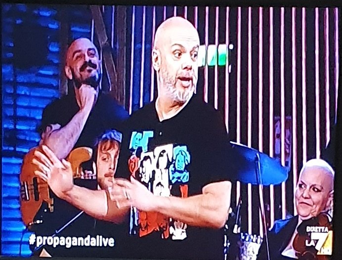 chiarabetta79's tweet photo. #propagandalive #salvini io ho il raffreddore...eppure tra trenta giorni...
Che2 OO...
Liberatene! https://t.co/xeqeP23khu
