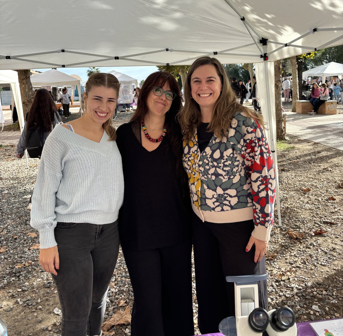 Centro Andaluz de Biología del Desarrollo (@cabd_upo_csic) on Twitter photo El #CABD ha estado hoy en la feria de la ciencia del <a href="/nestoralmendros/">IES Néstor Almendros</a> con un stand enseñando distintos organismos que se usan en investigación para compreender como se forman los seres vivos!
👩🏻🔬👩🔬👩🏽🔬 <a href="/gloriabreacalvo/">Gloria Brea Calvo</a> <a href="/AriadnaCresGon/">Ariadna</a> <a href="/BioCelUPO/">BioCel UPO</a> & <a href="/ambbneto/">Ana Neto</a>
#cabdivulgacion El #CABD ha estado hoy en la feria de la ciencia del <a href="/nestoralmendros/">IES Néstor Almendros</a> con un stand enseñando distintos organismos que se usan en investigación para compreender como se forman los seres vivos!
👩🏻🔬👩🔬👩🏽🔬 <a href="/gloriabreacalvo/">Gloria Brea Calvo</a> <a href="/AriadnaCresGon/">Ariadna</a> <a href="/BioCelUPO/">BioCel UPO</a> & <a href="/ambbneto/">Ana Neto</a>
#cabdivulgacion