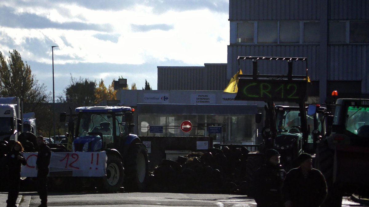 rues_oc's tweet photo. Le syndicat d'agriculteurs #CoordinationRurale souhaitait "affamer #Toulouse" • 22 novembre 2024

➡️ https://t.co/2wKmJcqqqt https://t.co/P2XCbtdWZl