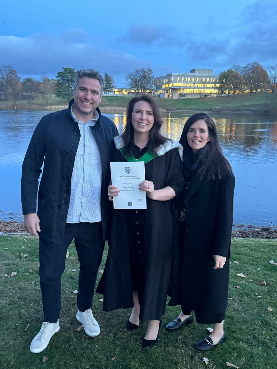 vikkiyoung57's tweet photo. A beautiful day #StirGrad #UofStirling 👩‍🎓 https://t.co/14c1efbSeu