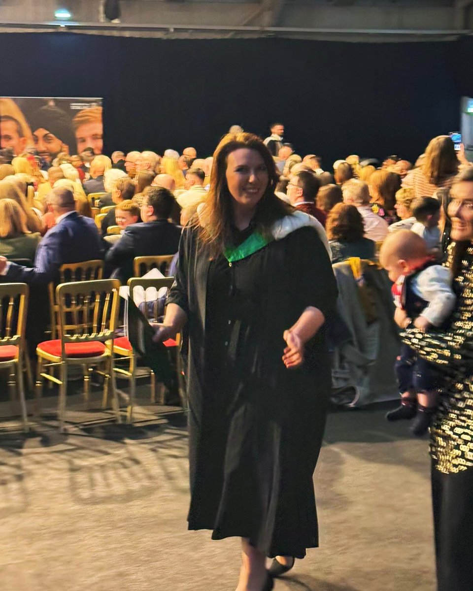 vikkiyoung57's tweet photo. A beautiful day #StirGrad #UofStirling 👩‍🎓 https://t.co/14c1efbSeu