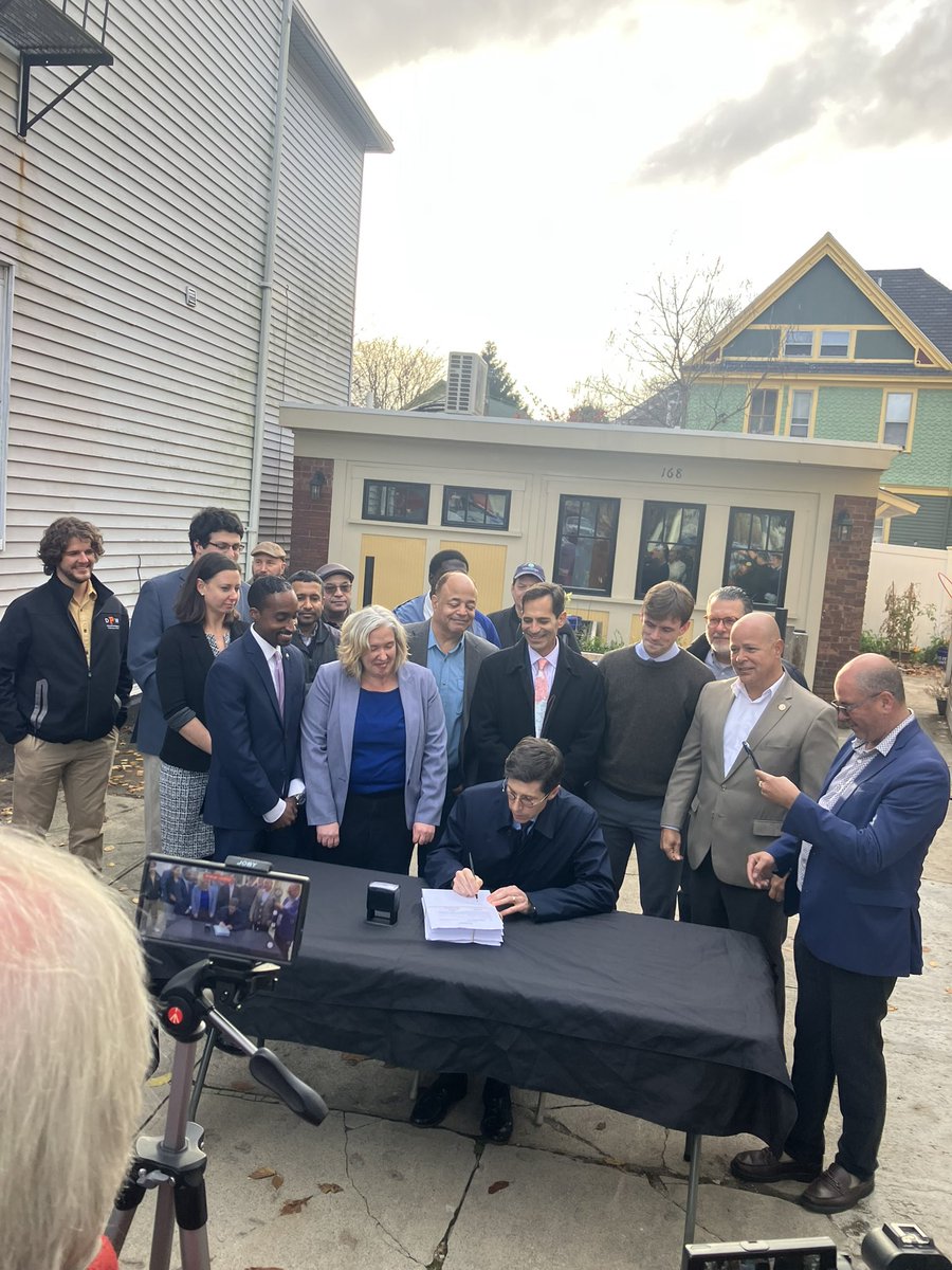 Thank you <a href="/PVDMayor/">Mayor Brett Smiley</a>, <a href="/pvdcitycouncil/">Providence City Council</a> and <a href="/CityofProv/">City of Providence</a> for signing the city’s new Comprehensive Plan today!

PUN members worked endlessly in supporting the up-zoning and parking minimum changes which will help our city grow. We were proud to show support!

Let’s get building!