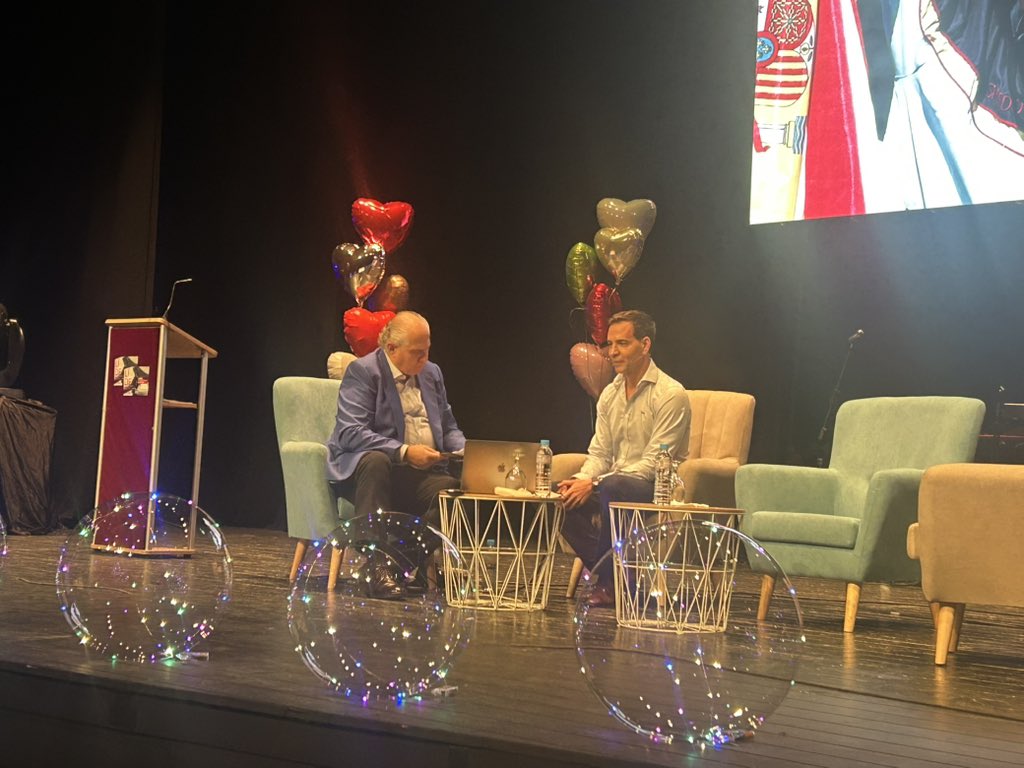 AytoHerencia's tweet image. 🏅 @_davidmeca en Herencia

El campeón del mundo comparte su inspiradora visión sobre la superación personal y el poder del esfuerzo para alcanzar metas extraordinarias.

#JornadasEmpresariales #Líderes2024