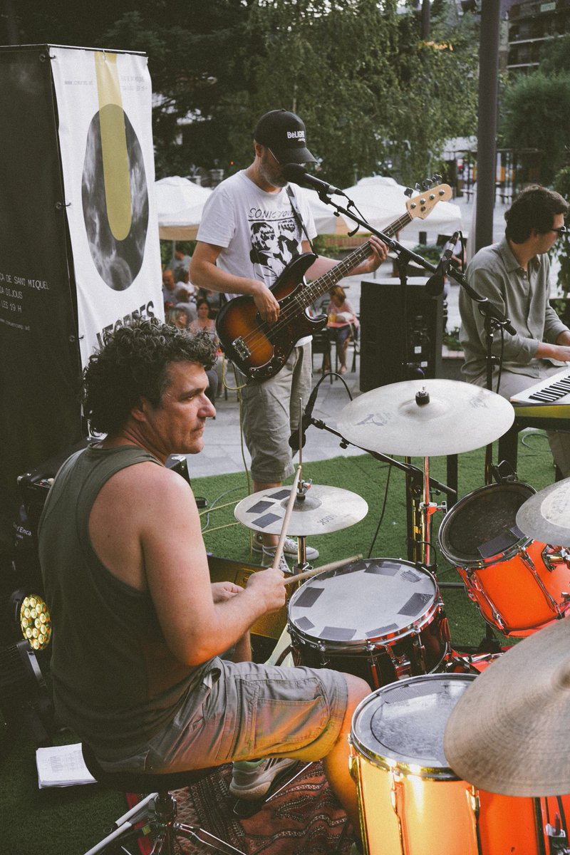 Demà dissabte a les 19h toquem amb la banda al casc antic d'Andorra la Vella! Som-hi! 😎<a href="/Oriol_Vilella/">Oriol Vilella Sala</a>