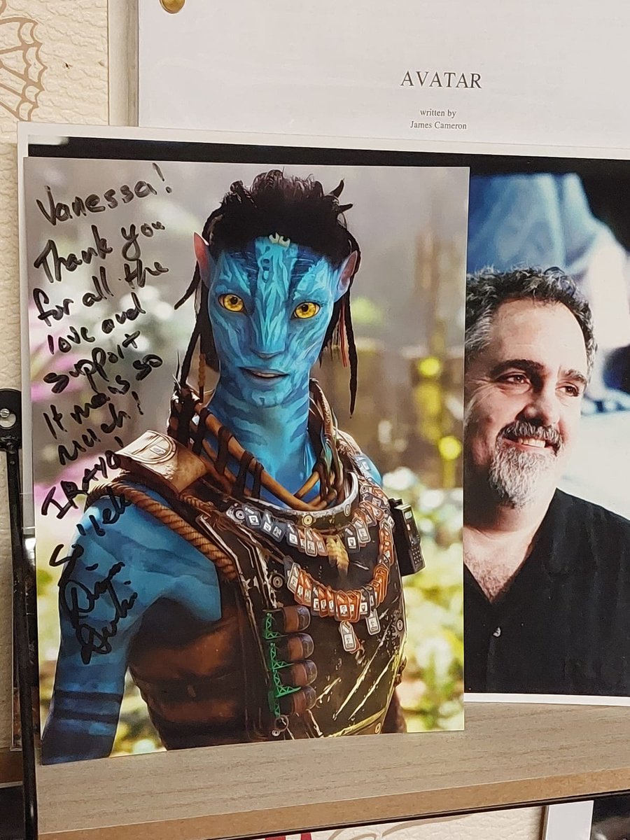 Thank you so much @dusanduledukic I am so happy about your autograph and it will get a special place. And of course I will continue to support you, you are a very good spokesman for So'lek and feel your role. I hope you enjoyed the drawing too🥰

And thank you @navibyheart 🥰
