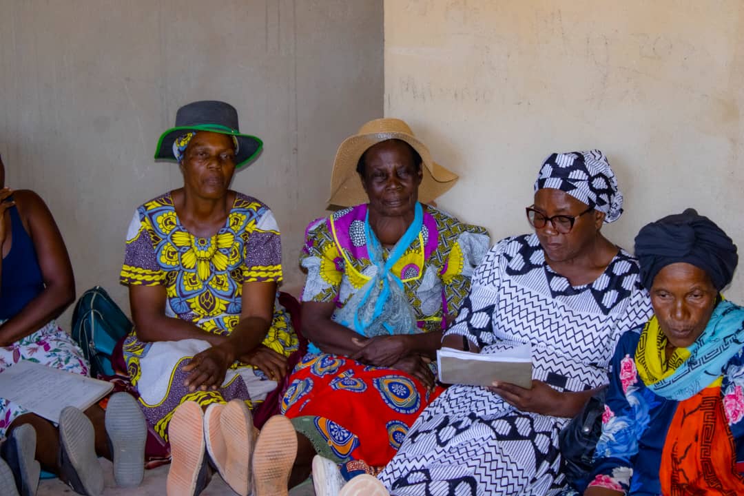 Community Voices Zimbabwe (CVZ) (@cv_zim) on Twitter photo Zhombe villagers push for language #equity in #education
facebook.com/share/p/19vxt5…
<a href="/NPartinella/">Ngozo partinella</a> <a href="/SenziwaniN/">four-eyed rebel</a> <a href="/ras_percy11/">Perseverance Javangwe (CJZ Founder)</a> <a href="/rashweatm/">Rashweat Mukundu</a> Zhombe villagers push for language #equity in #education
facebook.com/share/p/19vxt5…
<a href="/NPartinella/">Ngozo partinella</a> <a href="/SenziwaniN/">four-eyed rebel</a> <a href="/ras_percy11/">Perseverance Javangwe (CJZ Founder)</a> <a href="/rashweatm/">Rashweat Mukundu</a>