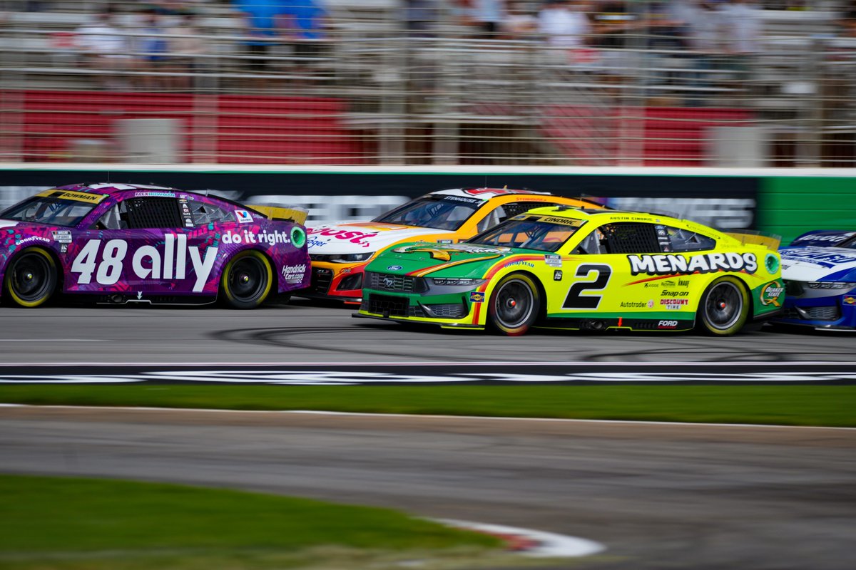 QuakerStateCA's tweet image. #FlashbackFriday to the intense battles and unforgettable moments of the #QuakerState400 at @ATLMotorSpdwy. #EnergizeYourEngine

#SouvenirDuVendredi Les batailles intenses et les moments inoubliables de la #QuakerState400 à @ATLMotorSpdwy. #EnergisezVotreMoteur