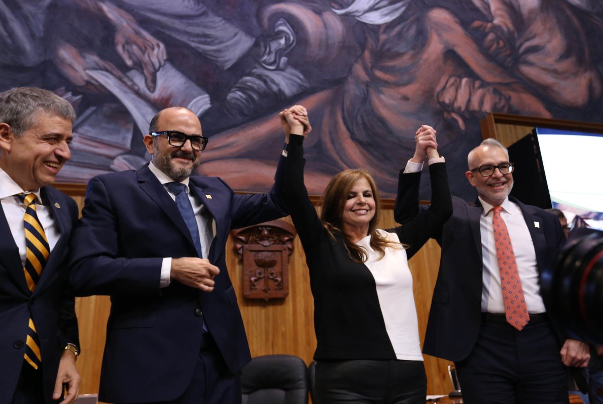 Prensa_UdeG's tweet photo. La maestra @KarlaPlanter1 es la Rectora General electa de la Universidad de Guadalajara.

💻📲➡️ https://t.co/IpR8Eb0B8w https://t.co/TiZbchEC4Z