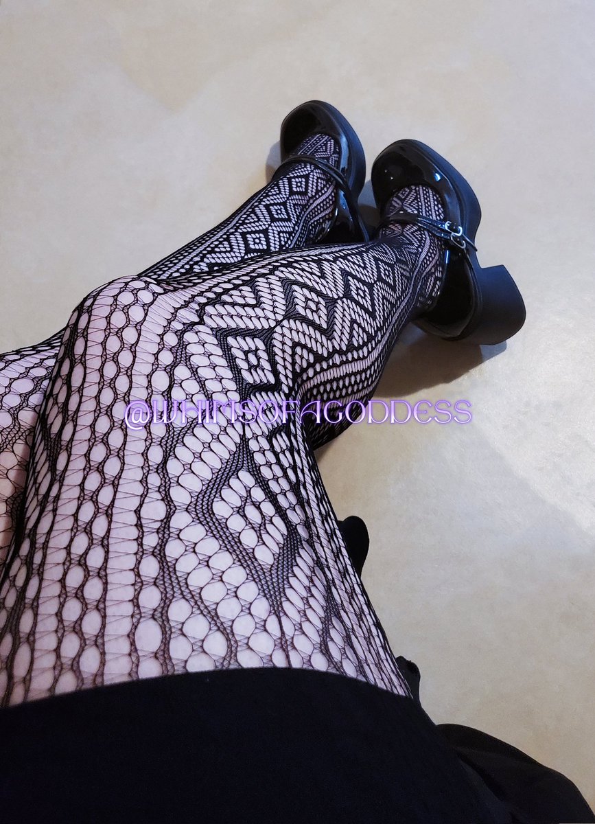 WhimsOfAGoddess's tweet photo. Today I offer you 🖤 Long legs 🖤

And it's way more than what you deserve, so get to worship, lowly one. 

And remember to thank me for the opportunity. 🔮 https://t.co/EzJ45r4rlF
