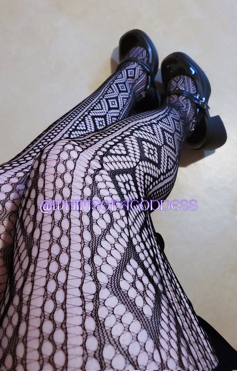 WhimsOfAGoddess's tweet photo. Today I offer you 🖤 Long legs 🖤

And it's way more than what you deserve, so get to worship, lowly one. 

And remember to thank me for the opportunity. 🔮 https://t.co/EzJ45r4rlF