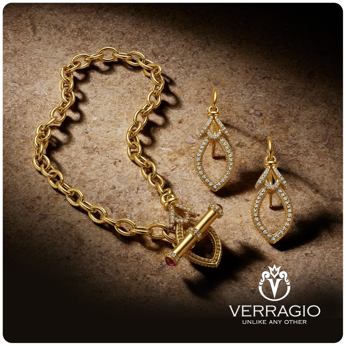 Verragio’s best-selling toggle necklace and bracelet, in 18K gold from the Devotion Collection.

Explore the Devotion Collection and all of the beautiful Verragio jewelry at a Verragio retailer near you!

apps.verragio.com/news/2024/11/2…