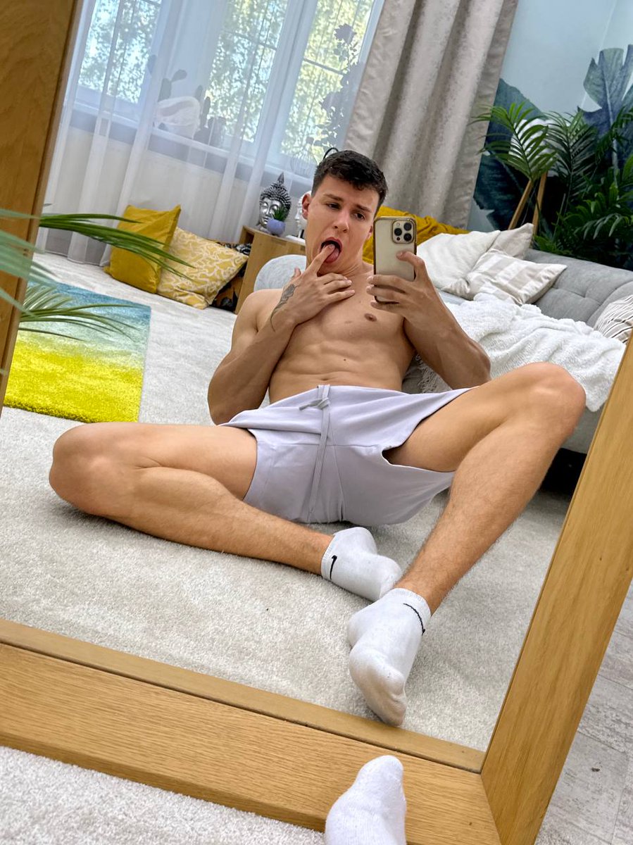 SnMendesX's tweet photo. Open your mouth😏 https://t.co/NaZoqyEUFZ