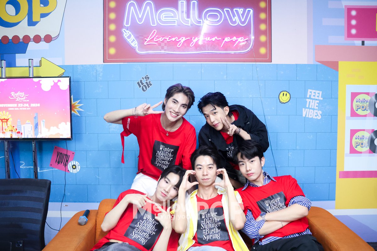 MellowPOP_TH's tweet photo. 📸 เก็บตกภาพบรรยากาศการโปรโมตซีรีส์ “ขอให้รักหาเราเจอ” นำแสดงโดย “มาร์ค-อาร์ต-จิว-พอล-ท็อป” ✨💗 (2)
.
#MellowPOP
#ขอให้รักหาเราเจอ
#ArtMark #ArtPawaret #MarkMethasit
#JewAekkawit #PaulPunyaphat #TopArithach
#RECORDY https://t.co/uThedn1YBM