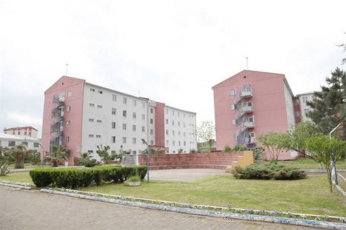 On Dokuz Mayıs Mayıs Üniversitesi Bafra kampüsü Milli Piyango yurdunda bulunan kadın öğrenciler güvende değil!

Defalarca yaşanan taciz olaylarına karşı daha güvenli olan ana kampüs yurduna taşınmak için rektörlüğe başvuran öğrenciler yanıtsız bırakıldı.

<a href="/uniondokuzmayis/">Ondokuz Mayıs Üniversitesi</a>