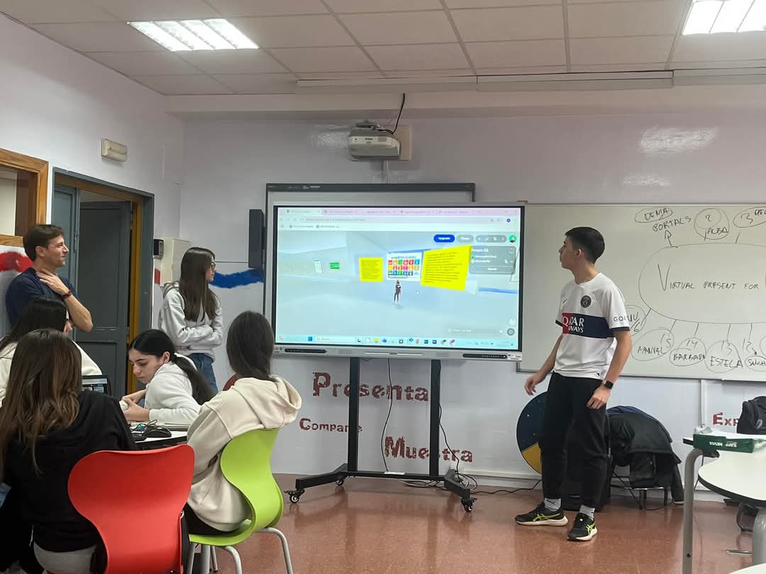 ErasmusMrm's tweet photo. Día 4. En #sAIlingthroughchange lanzamos nuestro propio espacio en el metaverso dedicado a los #ODS. Y exploramos las posibilidades para las #smartcities de @FIWARESpace con el apoyo de @DipdeBadajoz realizando un hackathon de la mano de  @jorgeosuna666. @EUErasmusPlus @sepiegob https://t.co/Uxa7YLQGrL