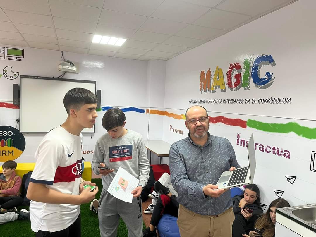 ErasmusMrm's tweet photo. Día 4. En #sAIlingthroughchange lanzamos nuestro propio espacio en el metaverso dedicado a los #ODS. Y exploramos las posibilidades para las #smartcities de @FIWARESpace con el apoyo de @DipdeBadajoz realizando un hackathon de la mano de  @jorgeosuna666. @EUErasmusPlus @sepiegob https://t.co/Uxa7YLQGrL