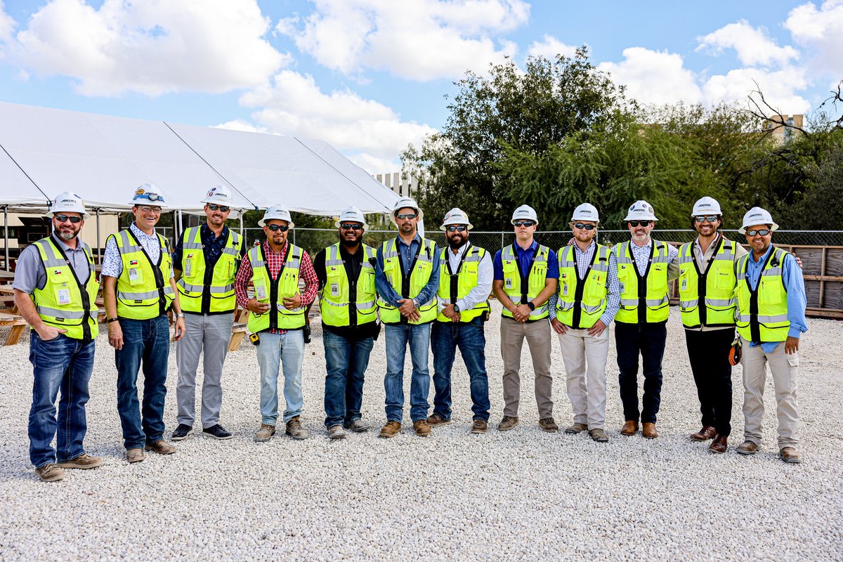 JoerisGC's tweet photo. Hot take: Few things are more photogenic than the hustle and bustle of a job site! 👷‍♂️📸

Our marketing team had the pleasure of visiting the @UTHealthSA Brain Health project, and we couldn't resist snapping some shots of the crew. Read more: https://t.co/PBTvuZVeUF

#JoerisGC https://t.co/mOcdPUtyjt