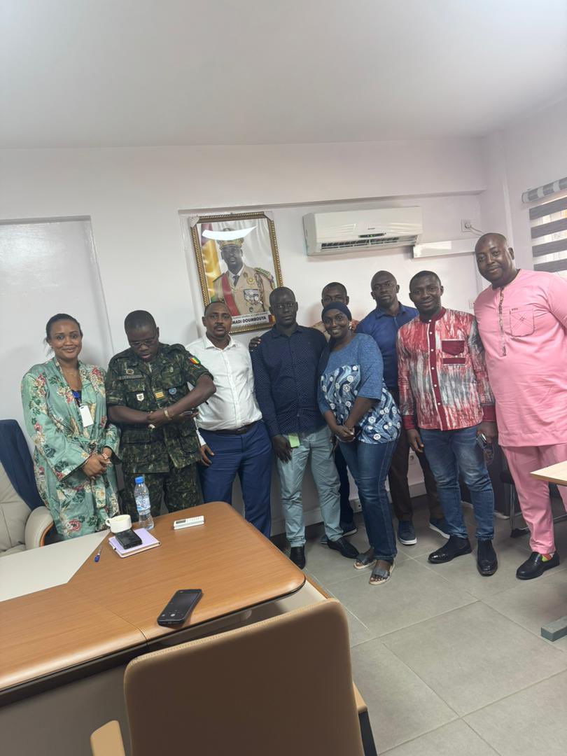 Gando444's tweet image. Merci à la délégation des deux premières cohortes du Centre de Perfectionnement en Finances publiques pour la visite et les prières formulées pour ma modeste personne.