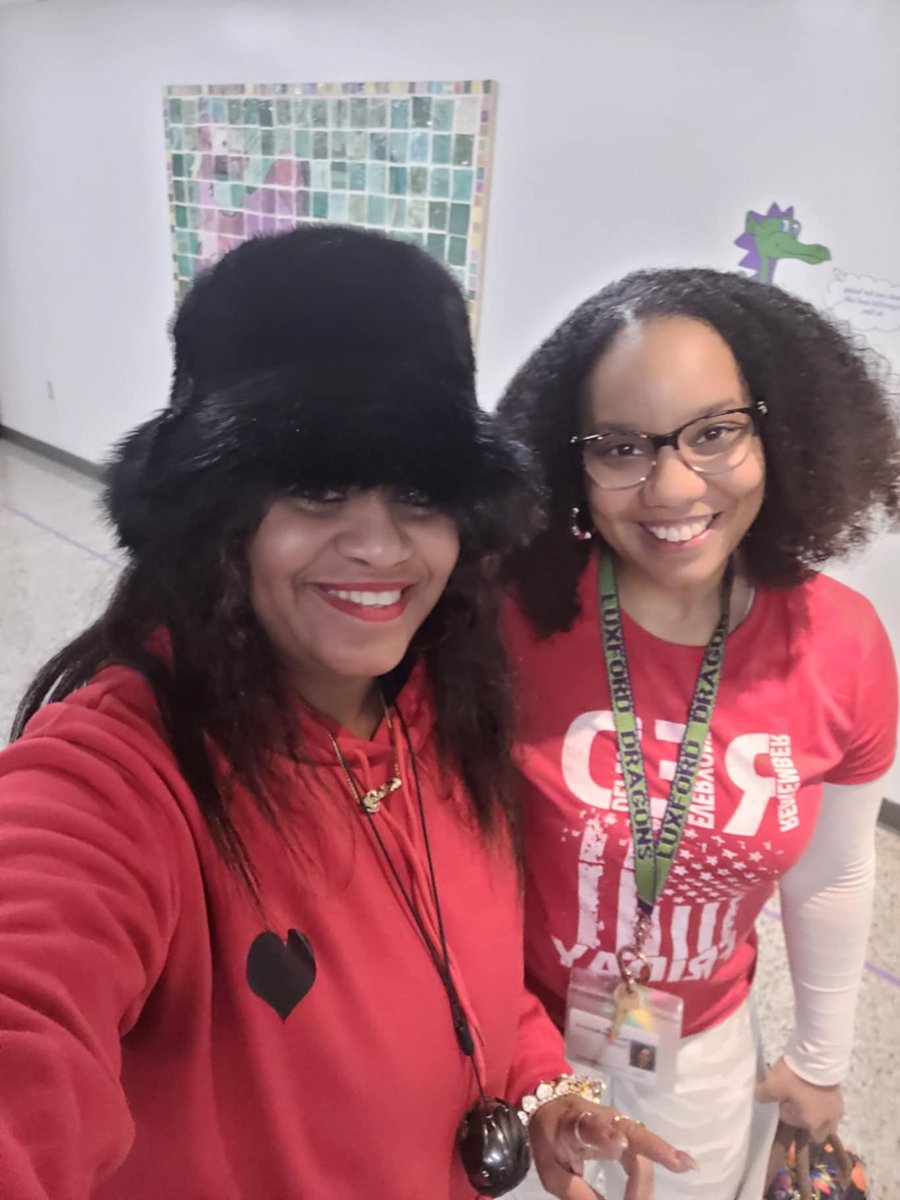 Beanyy_Babe's tweet photo. Wear R.E.D day! Remember Everyone Deployed! @LuxfordES @vbschools https://t.co/BCUtMTp3W0
