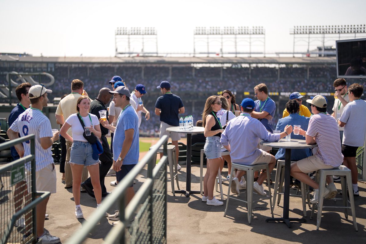 Wrigley Rooftops tweet media
