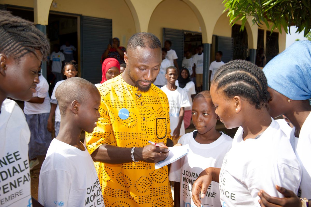 🚨 𝐍𝐚𝐛𝐲 𝐊𝐞𝐢𝐭𝐚 𝐚𝐮 𝐜𝐡𝐞𝐯𝐞𝐭 𝐝’𝐞𝐧𝐟𝐚𝐧𝐭𝐬 𝐦𝐚𝐥𝐯𝐨𝐲𝐚𝐧𝐭𝐬 

Dans le cadre de son partenariat avec l’UNICEF dont il est le champion en Guinée, le capitaine du Syli National a été invité à Conakry en marge de la journée internationale de l’enfant.

Naby Keita