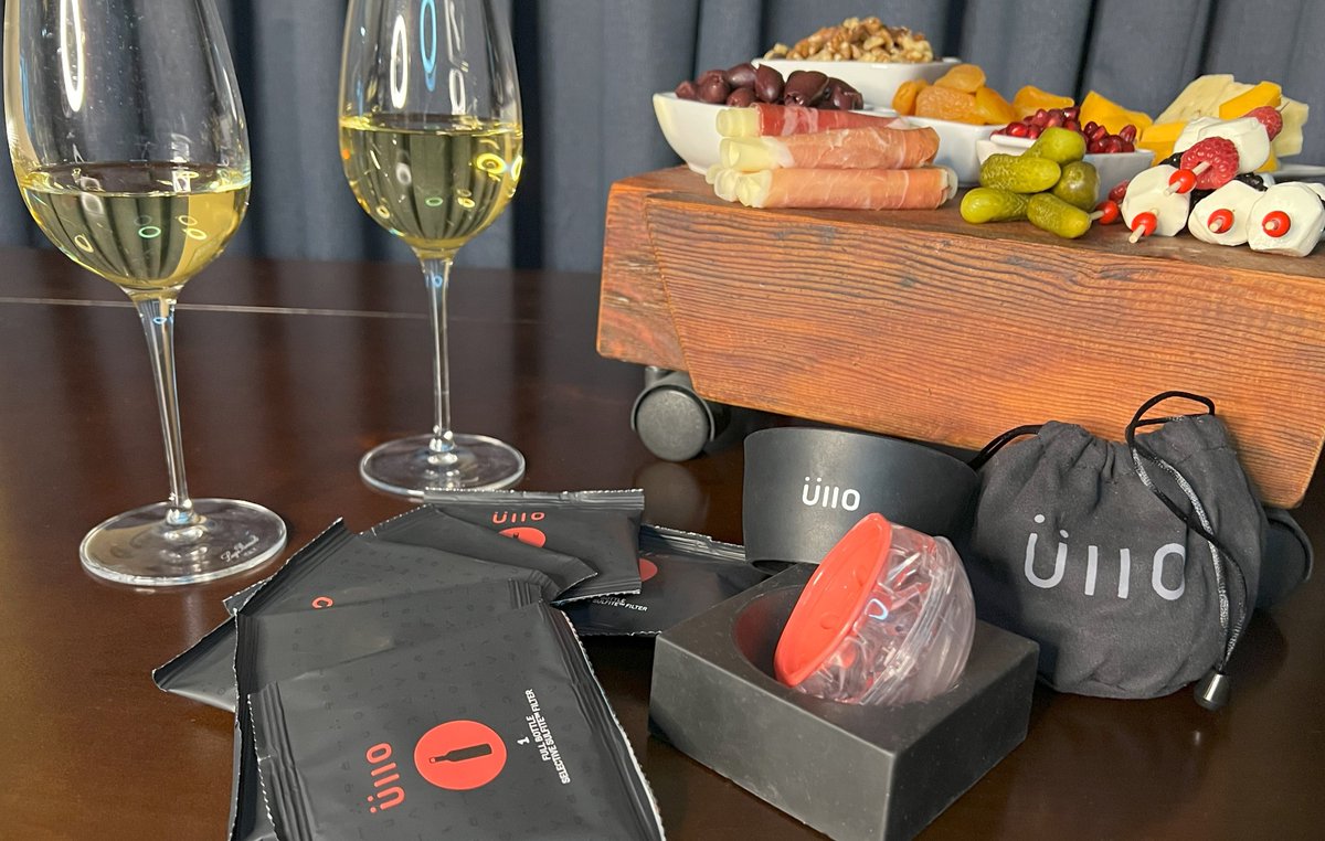 Best advice my allergist gave me… “Filter your wine!”
The solution- <a href="/UlloWine/">Ullo</a> filter.  #Ullowinefilter #winefilter #reducehistamines #removesulfites #wineaerator #nomorewineheadaches 

linkedin.com/pulse/best-adv…