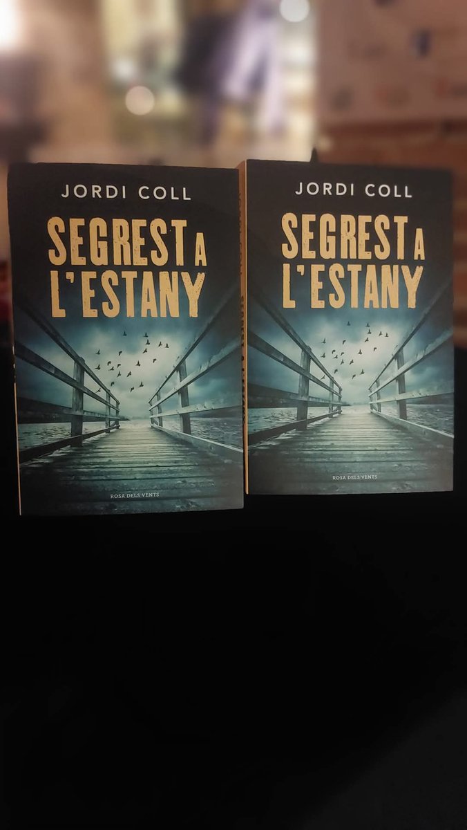 AjuntamentBreda's tweet photo. 📸 Imatges d'aquest vespre al Centre Cultural Els Forns de Breda, a la presentació de "Segrest a l'estany", l'última novel•la del bredenc Jordi Coll. A l'acte manté una tertúlia amb el periodista, també bredenc, Bernat Castanyer. https://t.co/30KCedIR5r