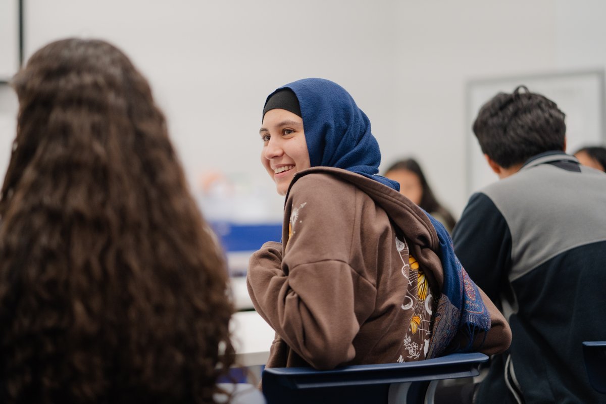 EmilyKCenter's tweet photo. A glimpse into curriculum nights with our Scholars to College students! This semester, students have been connecting with college admissions reps, building self-care routines, boosting academic skills, and bonding with their cohorts 🤩 https://t.co/DQEaq87AhR