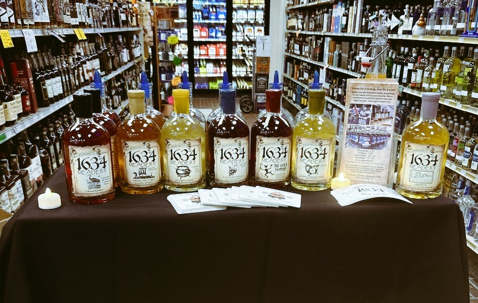 1634meadery's tweet image. Coreen is set up and ready to sample!  Go try #mead!  Samples are FREE!  No excuses!  @KappysDanvers til 7pm!  #TGIF with mead! #1634Meadery