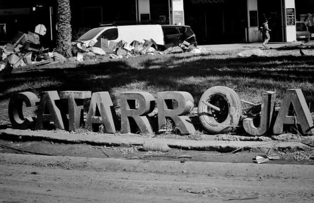 Que no os engañen: no es que nos abandonaran los primeros días, que también. Es que seguimos abandonados, y, como muchos nos temíamos, con las cámaras se han ido ellos, demostrando que ni servidores, ni públicos.
Cuando nos levantemos, lo pagarán.
Valencians, en peu alcem-se 💪🏼