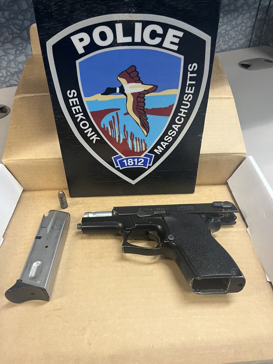 Seekonk Police Dept. tweet media